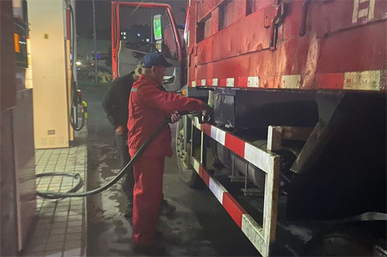 1729665752494432.jpg 物資公司全力做好加油高峰安全保供活動(dòng) (1).jpg