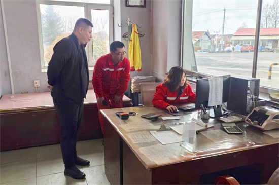 1729665765310716.jpg 物資公司全力做好加油高峰安全保供活動(dòng) (3).jpg